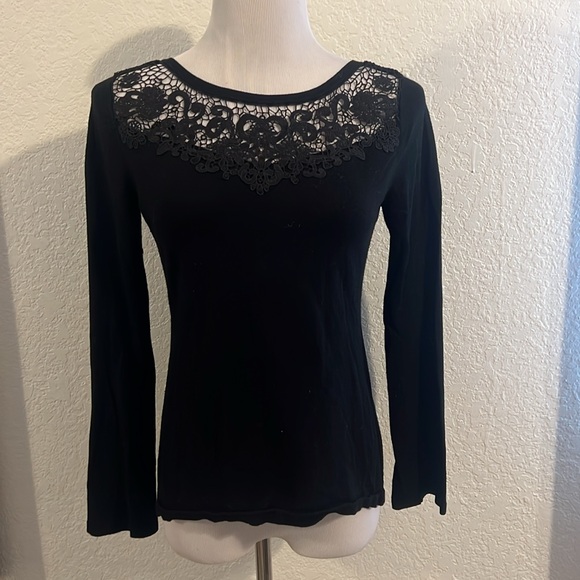 Elegant Black Lace up back sweater - Picture 4 of 8